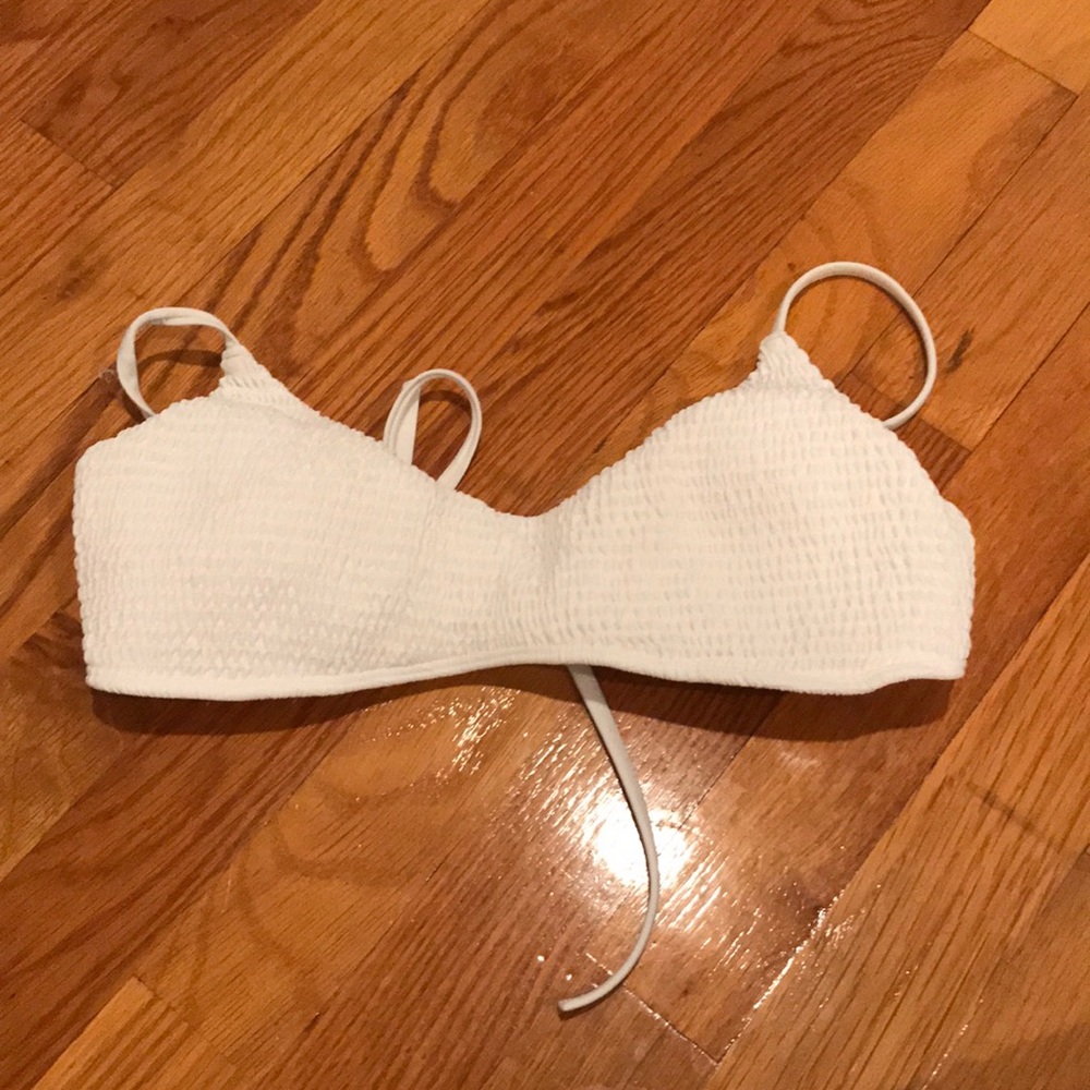 white hollister bikini top